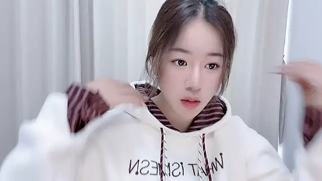 Snapshot of chloe-01 chatting on December 27, 4:26 am chloe-01 online show from December 27, 4:26 am