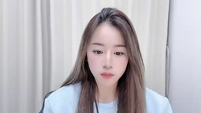 chloe-01 online show from December 29, 12:23 pm