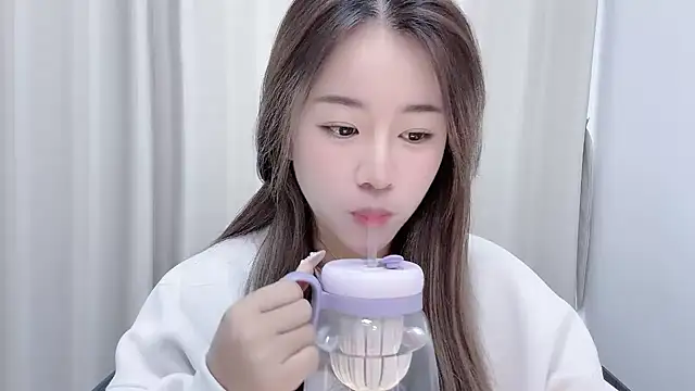 chloe-01 online show from December 30, 4:42 am