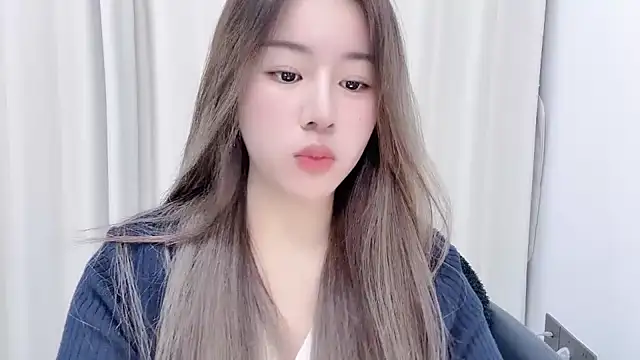 chloe-01 online show from January 23, 12:30 pm