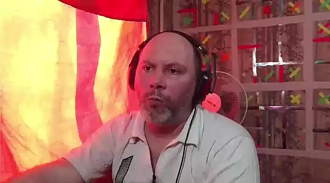 Snapshot of AgnichBan chatting on March 14, 8:42 am AgnichBan online show from March 14, 8:42 am