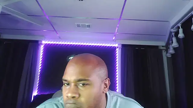 Snapshot of Dcrush17 chatting on December 12, 11:58 pm Dcrush17 online show from December 12, 11:58 pm