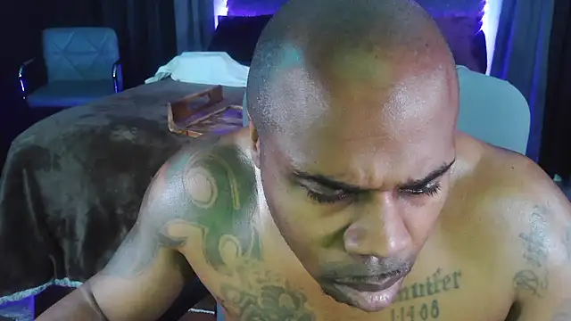 Snapshot of Dcrush17 chatting on December 13, 3:05 am Dcrush17 online show from December 13, 3:05 am