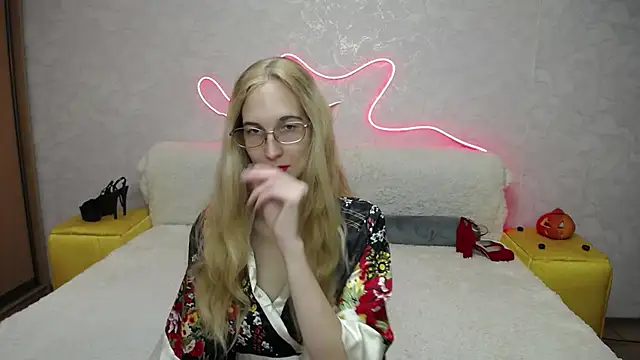 Snapshot of KlaryBrait chatting on October 30, 6:04 am KlaryBrait online show from October 30, 6:04 am