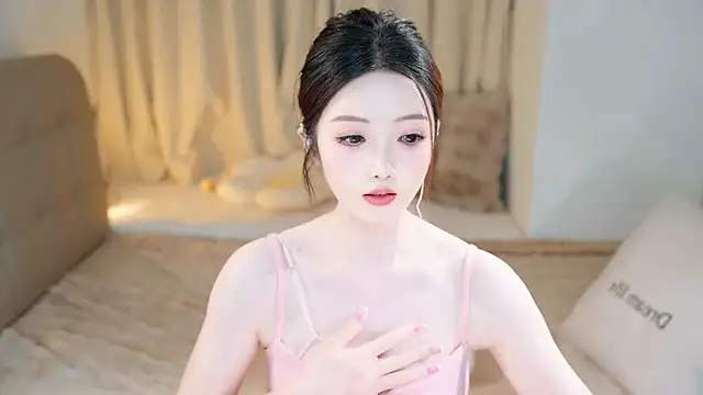 Snapshot of Eimile chatting on March 7, 6:11 pm Eimile online show from March 7, 6:11 pm