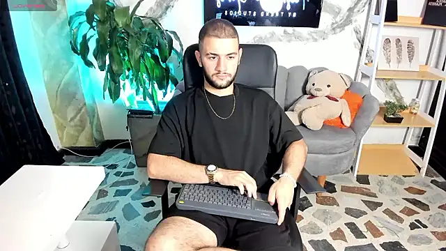 MaximusDick1  online show from January 12, 3:34 am