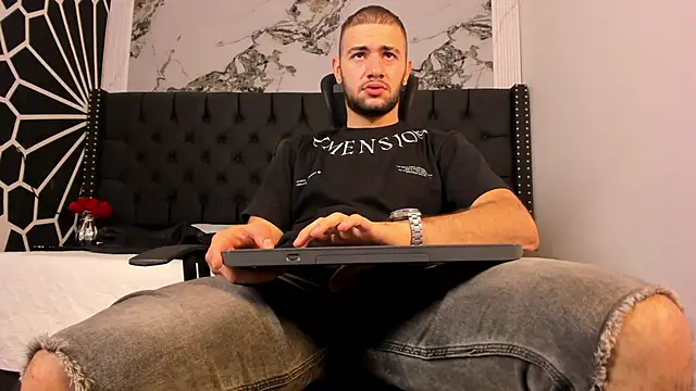 MaximusDick1  online show from May 31, 11:39 am
