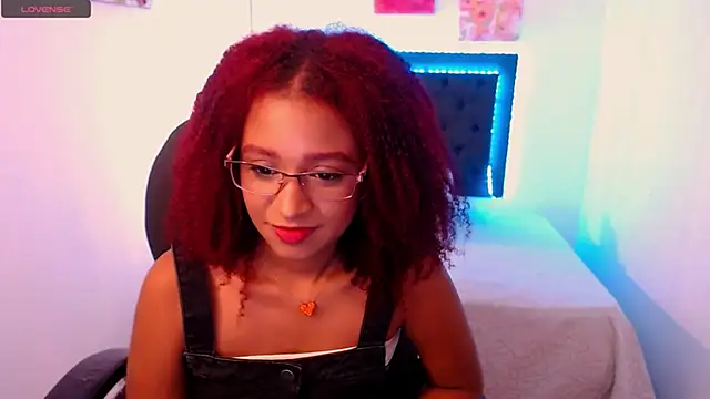 Snapshot of Lorena_Vieira_ chatting on January 18, 6:53 pm Lorena Vieira  online show from January 18, 6:53 pm