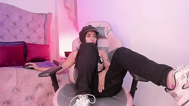 sofi soft  online show from February 11, 10:18 pm