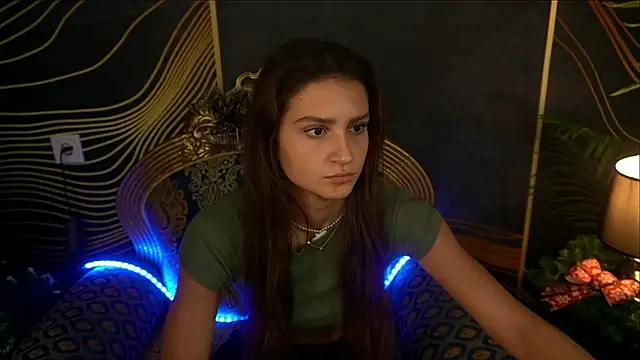 Snapshot of ValeryRoyale chatting on December 18, 2:17 pm ValeryRoyale online show from December 18, 2:17 pm