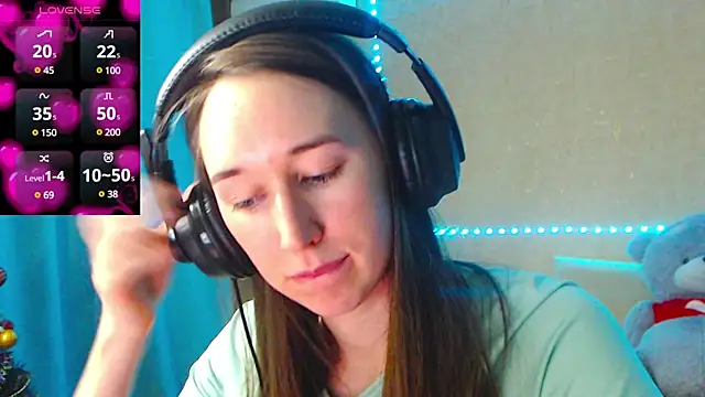 Snapshot of --Model--2 chatting on January 18, 12:35 am --Model--2 online show from January 18, 12:35 am