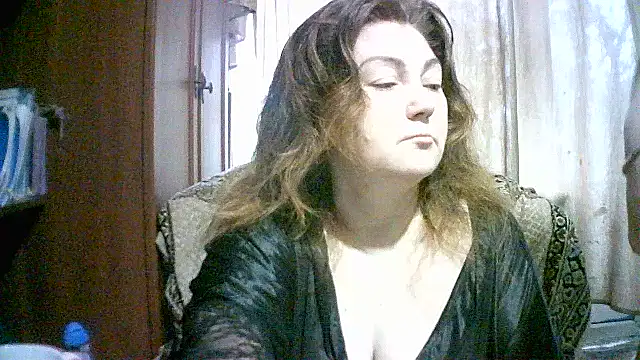 Snapshot of Madame-Butterfly chatting on October 13, 2:00 am Madame-Butterfly online show from October 13, 2:00 am