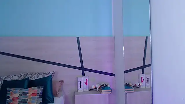 Snapshot of violeta_leon chatting on January 5, 6:13 am violeta leon online show from January 5, 6:13 am