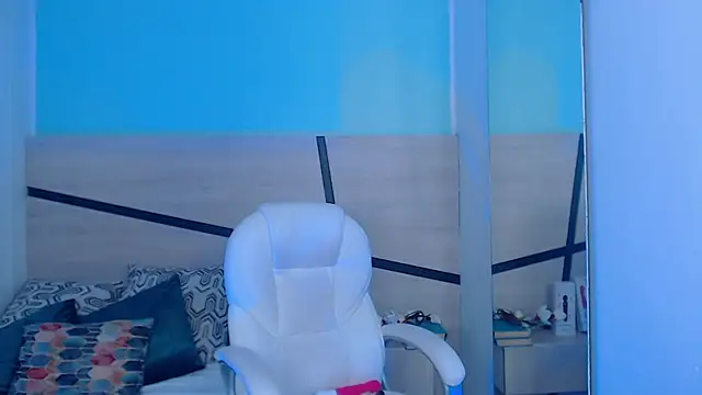 Snapshot of violeta_leon chatting on January 8, 3:08 am violeta leon online show from January 8, 3:08 am