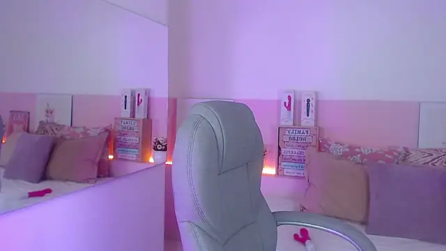 Snapshot of violeta_leon chatting on February 25, 5:41 am violeta leon online show from February 25, 5:41 am