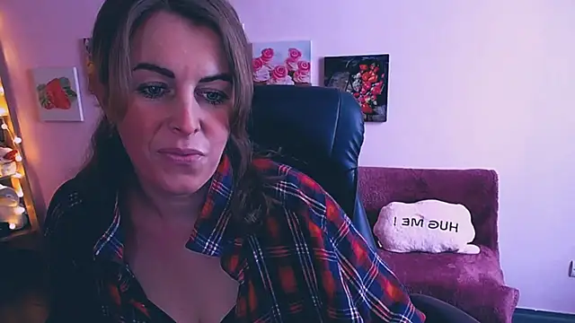 Hot Milady online show from February 7, 8:01 am