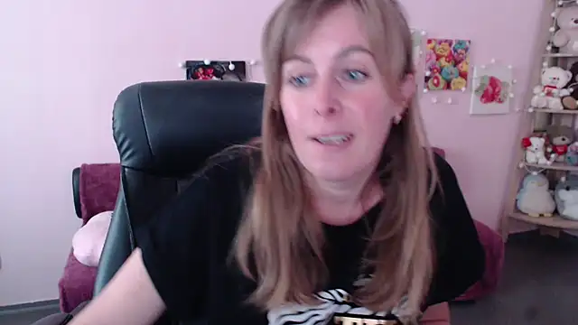 Hot Milady online show from June 2, 7:54 am