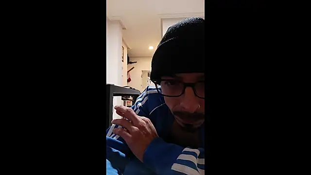 Snapshot of BaalPas chatting on December 4, 4:59 pm BaalPas online show from December 4, 4:59 pm