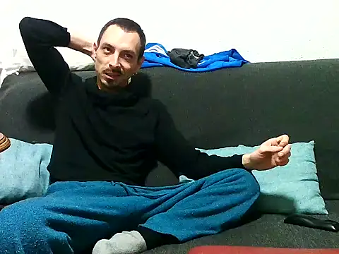 Snapshot of BaalPas chatting on December 16, 12:37 am BaalPas online show from December 16, 12:37 am