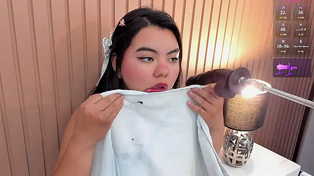 Snapshot of klhoe_boobs chatting on February 15, 4:20 am klhoe boobs online show from February 15, 4:20 am