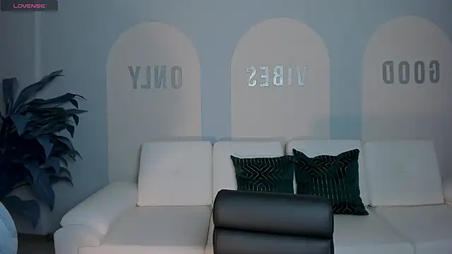 ValeriaRoldanX online show from June 25, 11:37 am