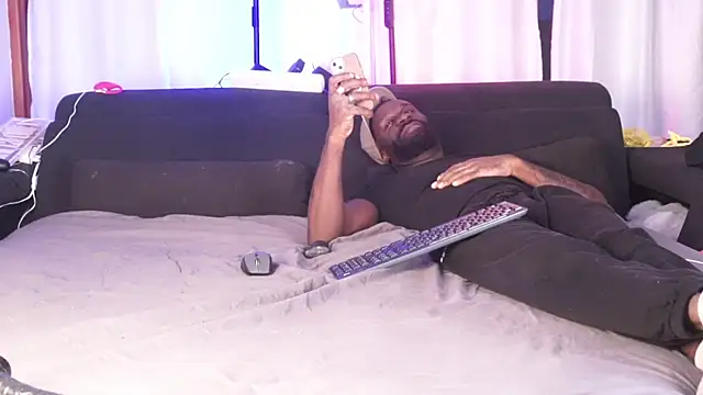 MacTroy online show from October 5, 4:27 pm