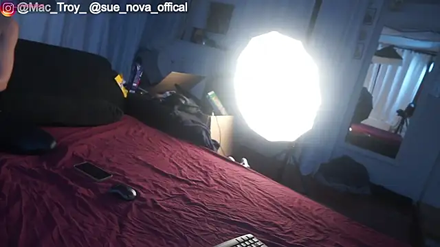 MacTroy online show from December 3, 5:11 pm