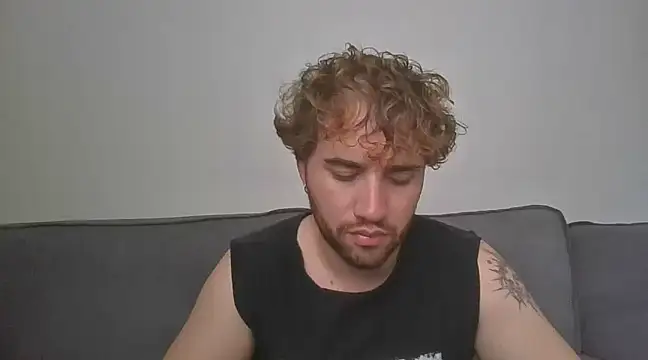 Snapshot of TomAlex chatting on February 28, 5:15 pm TomAlex online show from February 28, 5:15 pm