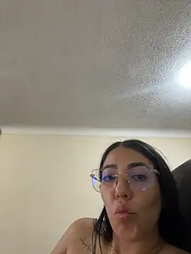 Snapshot of StaceyJones1 chatting on November 5, 2:11 am StaceyJones1 online show from November 5, 2:11 am