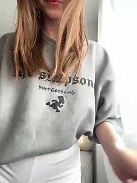 Snapshot of HellPeach chatting on March 5, 12:22 pm HellPeach online show from March 5, 12:22 pm