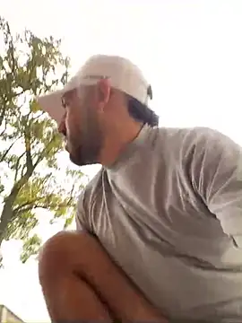 JuanZapata33 online show from December 3, 5:45 pm