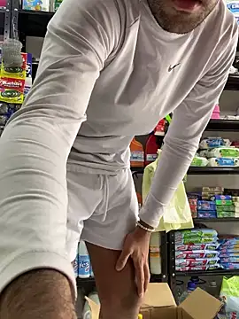 JuanZapata33 online show from December 14, 5:36 pm