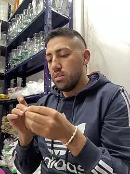 JuanZapata33 online show from December 26, 10:31 pm