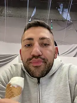 JuanZapata33 online show from January 3, 10:51 pm