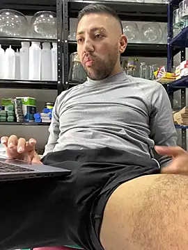 JuanZapata33 online show from January 7, 6:14 pm