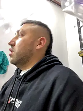 JuanZapata33 online show from September 19, 11:05 pm