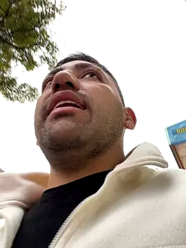 JuanZapata33 online show from November 5, 10:21 pm