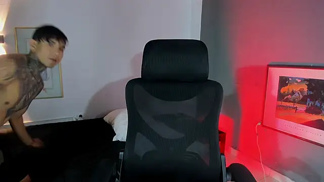 Snapshot of Travistanner_28 chatting on November 26, 2:12 am Travistanner 28 online show from November 26, 2:12 am