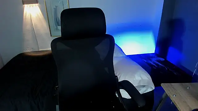 Snapshot of Travistanner_28 chatting on November 29, 6:27 am Travistanner 28 online show from November 29, 6:27 am