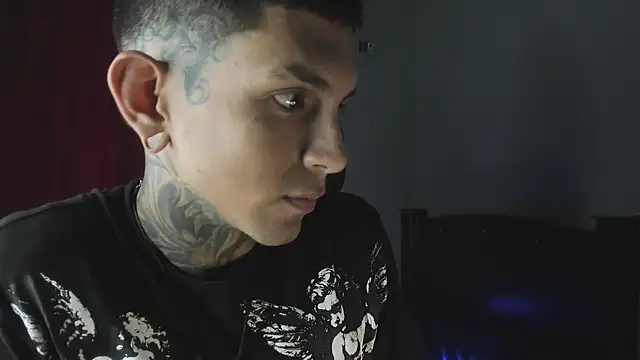 Travistanner 28 online show from March 6, 10:39 pm