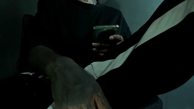 Travistanner 28 online show from April 11, 7:02 am