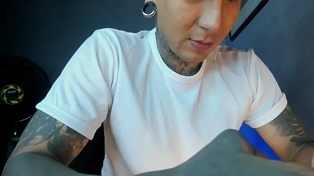 Snapshot of Travistanner_28 chatting on July 3, 3:02 am Travistanner 28 online show from July 3, 3:02 am