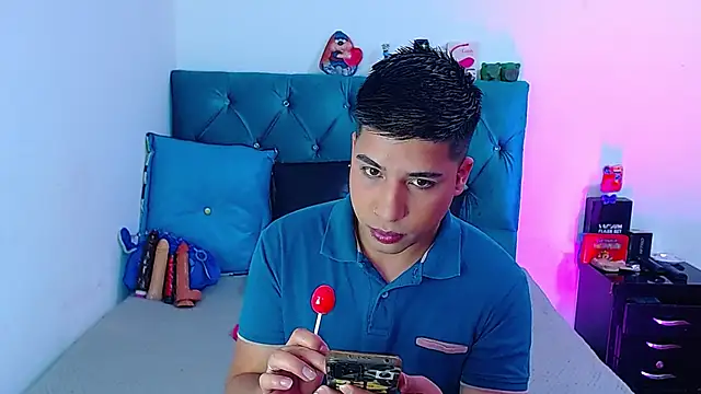 Snapshot of Randy_horny chatting on February 19, 8:52 pm Randy horny online show from February 19, 8:52 pm