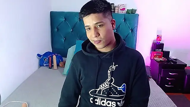 Snapshot of Randy_horny chatting on February 20, 6:28 am Randy horny online show from February 20, 6:28 am