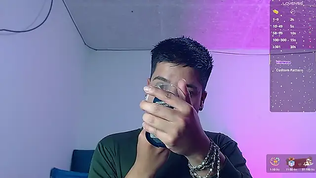 Snapshot of Randy_horny chatting on February 25, 2:03 am Randy horny online show from February 25, 2:03 am