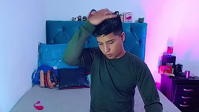 Snapshot of Randy_horny chatting on February 26, 1:21 am Randy horny online show from February 26, 1:21 am