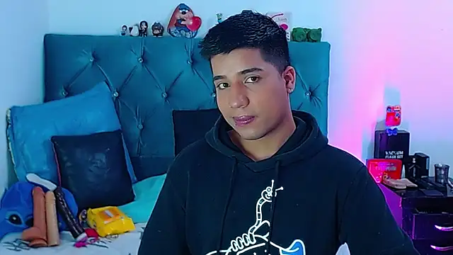 Snapshot of Randy_horny chatting on February 27, 12:45 pm Randy horny online show from February 27, 12:45 pm