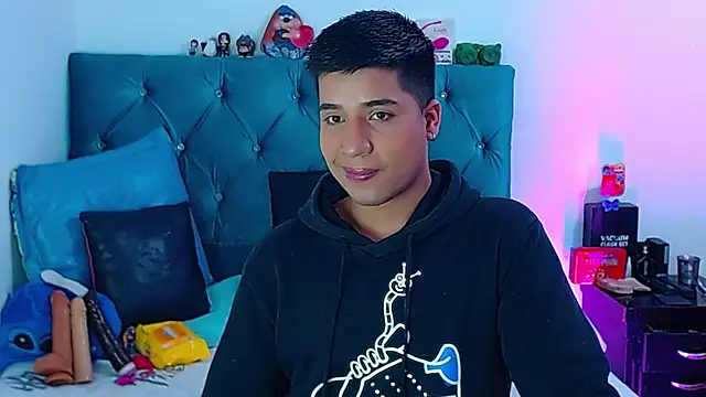 Snapshot of Randy_horny chatting on February 27, 5:26 pm Randy horny online show from February 27, 5:26 pm