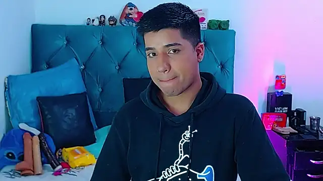 Snapshot of Randy_horny chatting on February 27, 8:53 pm Randy horny online show from February 27, 8:53 pm