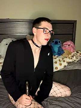 YourFavTwinkie online show from November 5, 7:41 am